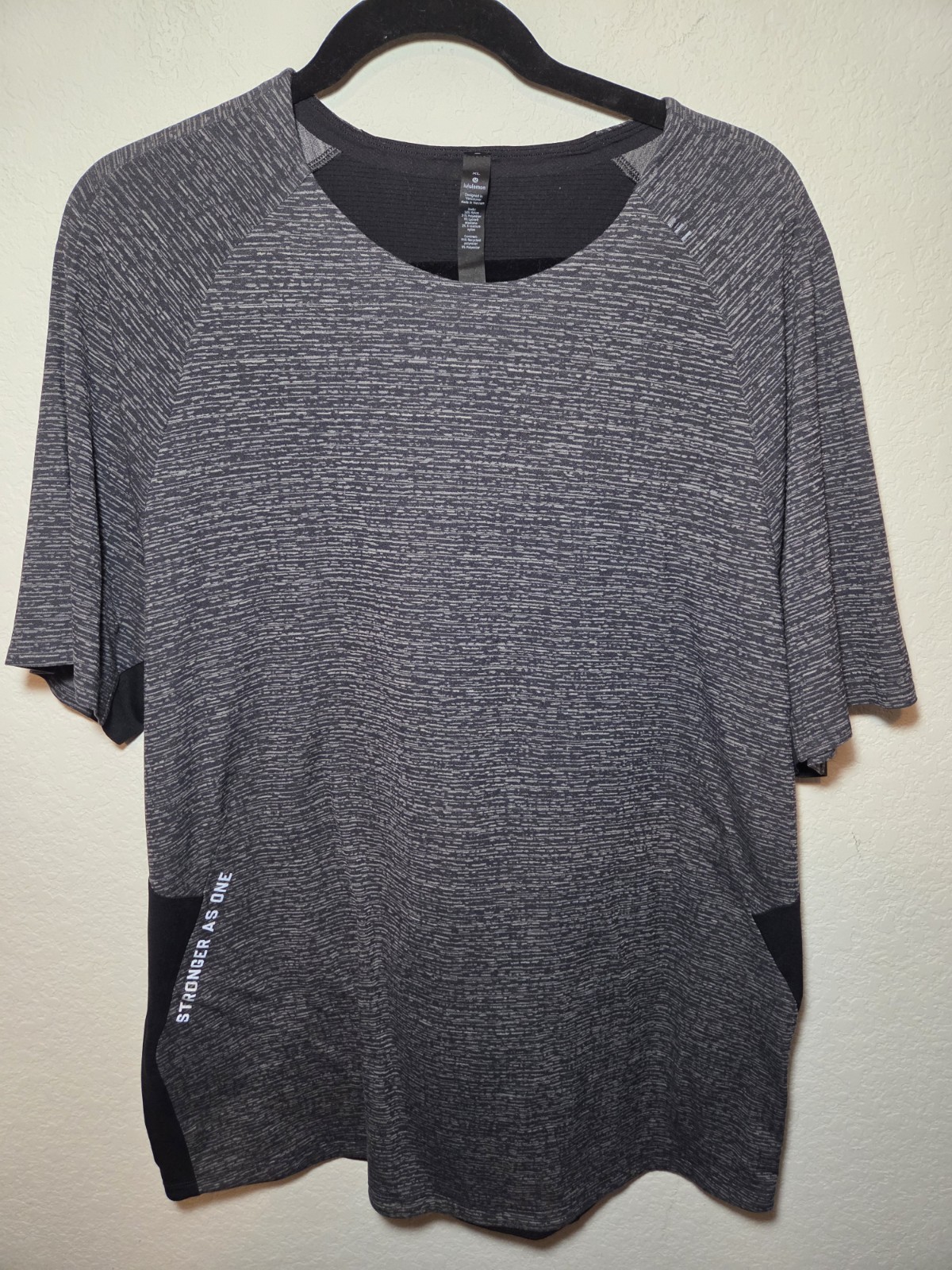 Mens Lululemon x Barry's Bootcamp Metal Vent Tshirt Charcoal/Black Sz XL EUC gallery