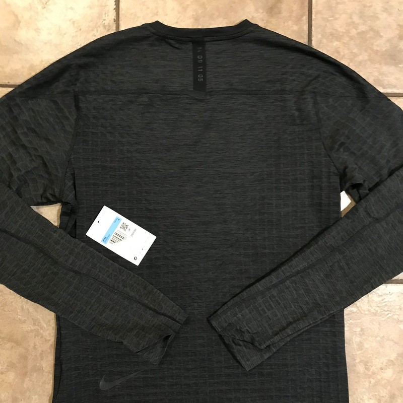 Men's NIke Pro Tech Pack Long Sleeve Running Shirt-Size: M (BV4503) gallery