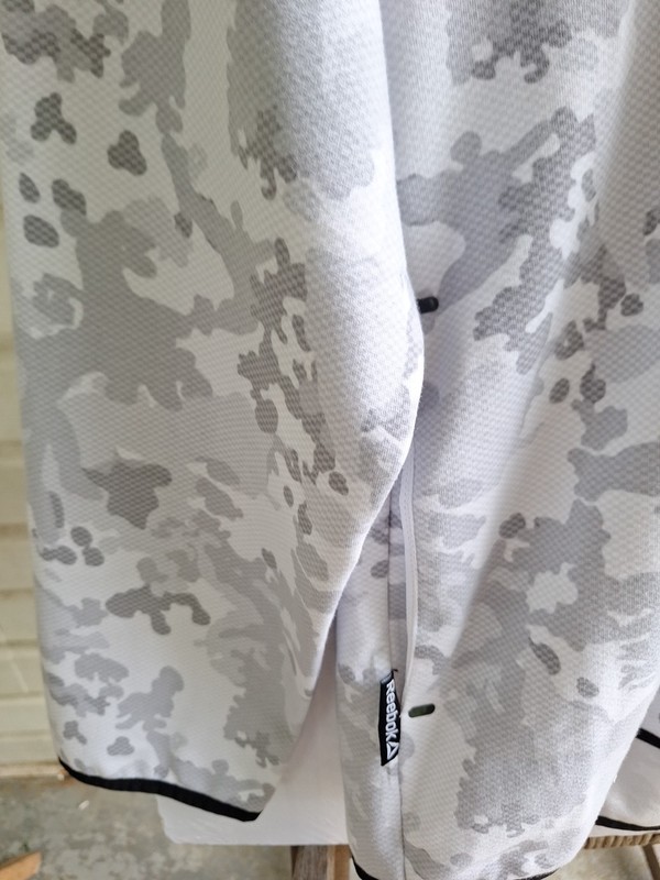 Reebok Half Zip Rhubarb M(38-40) gallery