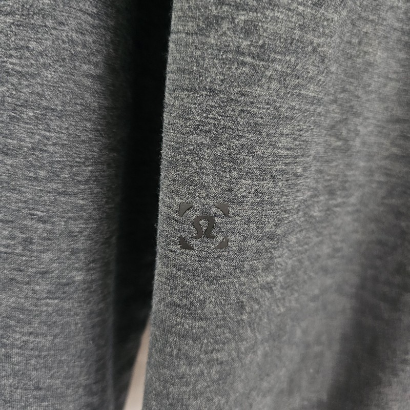 Lululemon Activewear Henley Tee Men's Dark Gray Stretch T-Shirt Medium gallery