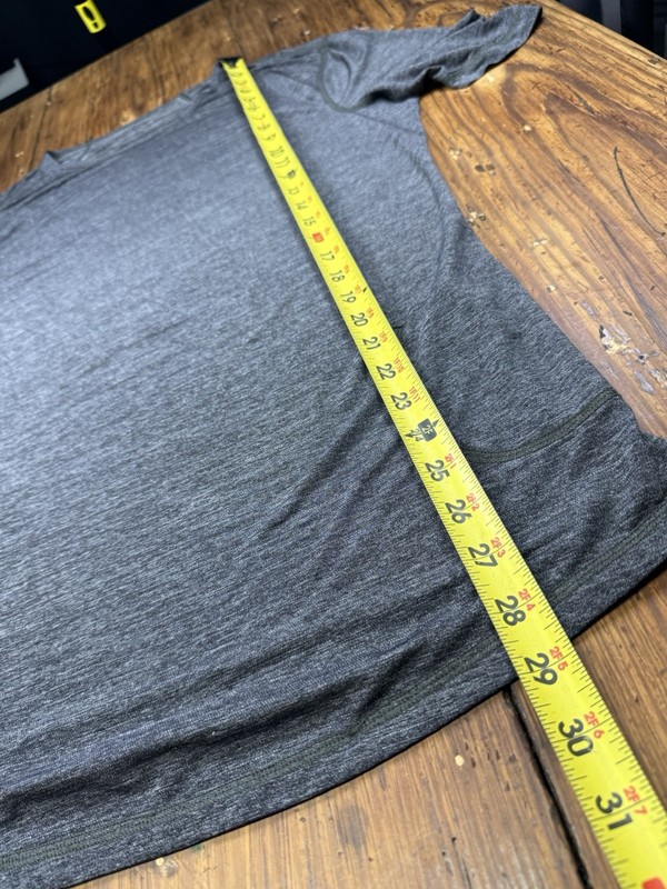 Lululemon Mens Sz L Gray Short Sleeve Athletic Performance Gym Inside Pocket gallery