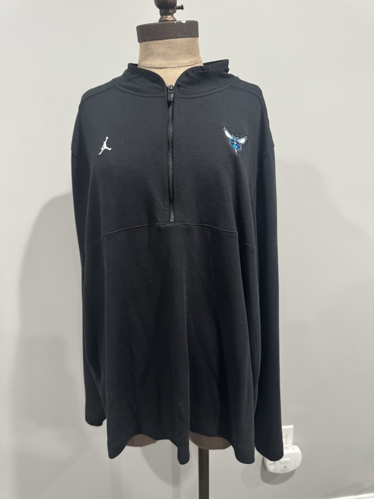 Nike Air Jordan NBA Charlotte Hornets Men 1/4 Zip Pullover Top XXL gallery
