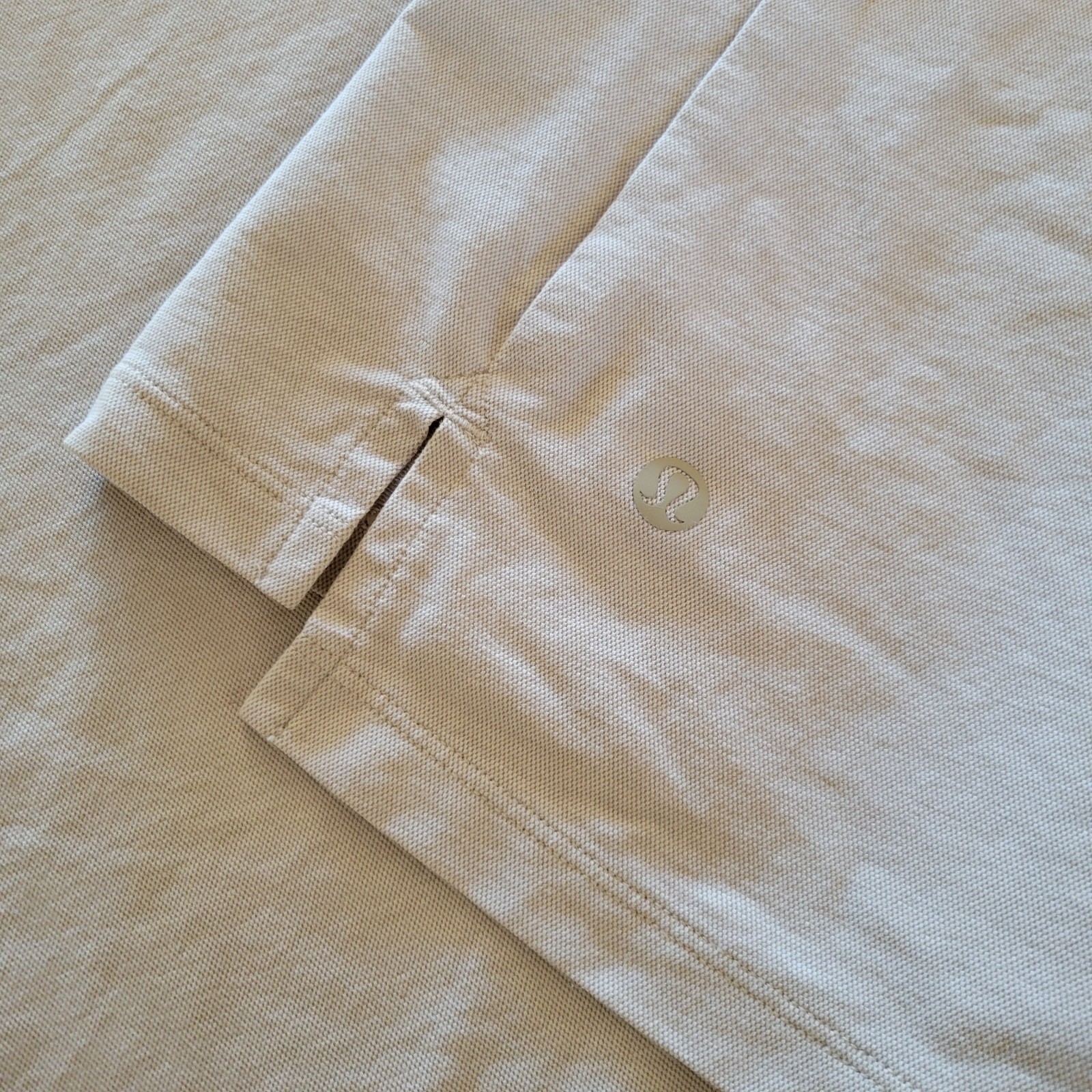 Lululemon Mens Medium Performance T-Shirt Short Sleeve Light Beige gallery