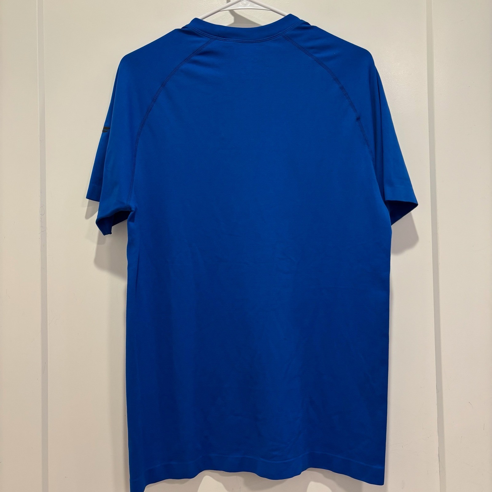 Fabletics Mens Royal Blue Raglan Short Sleeve Training Workout Shirt Size M gallery