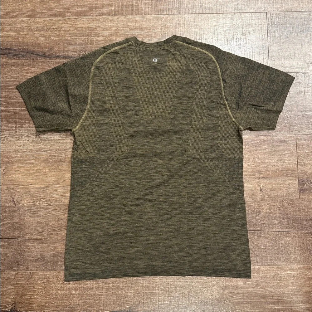 Lululemon | Metal Vent Tech SS - Size Large gallery