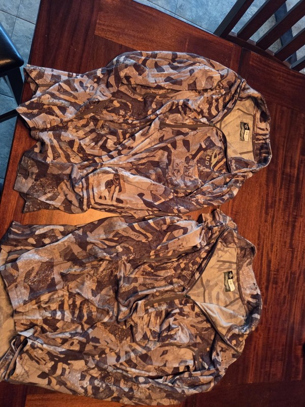 Tuo 1/4 Zip Tops, Size Large (2) gallery