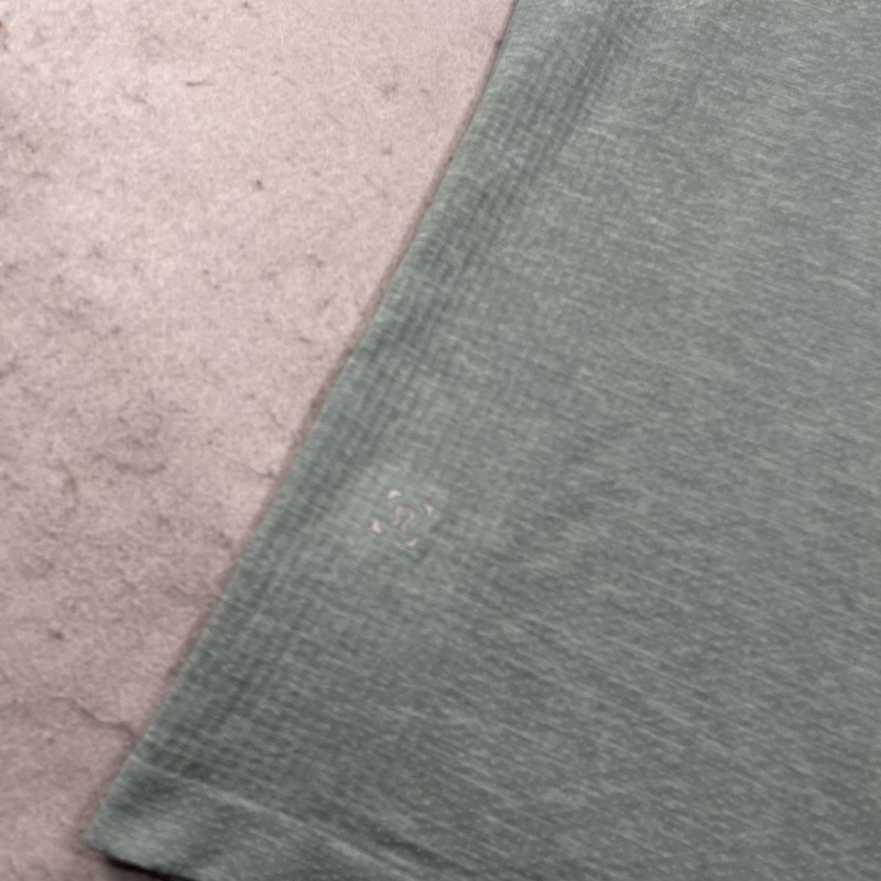 Lululemon Shirt Mens Small Green Long Sleeve Metal Vent Athleisure Yoga Gym gallery