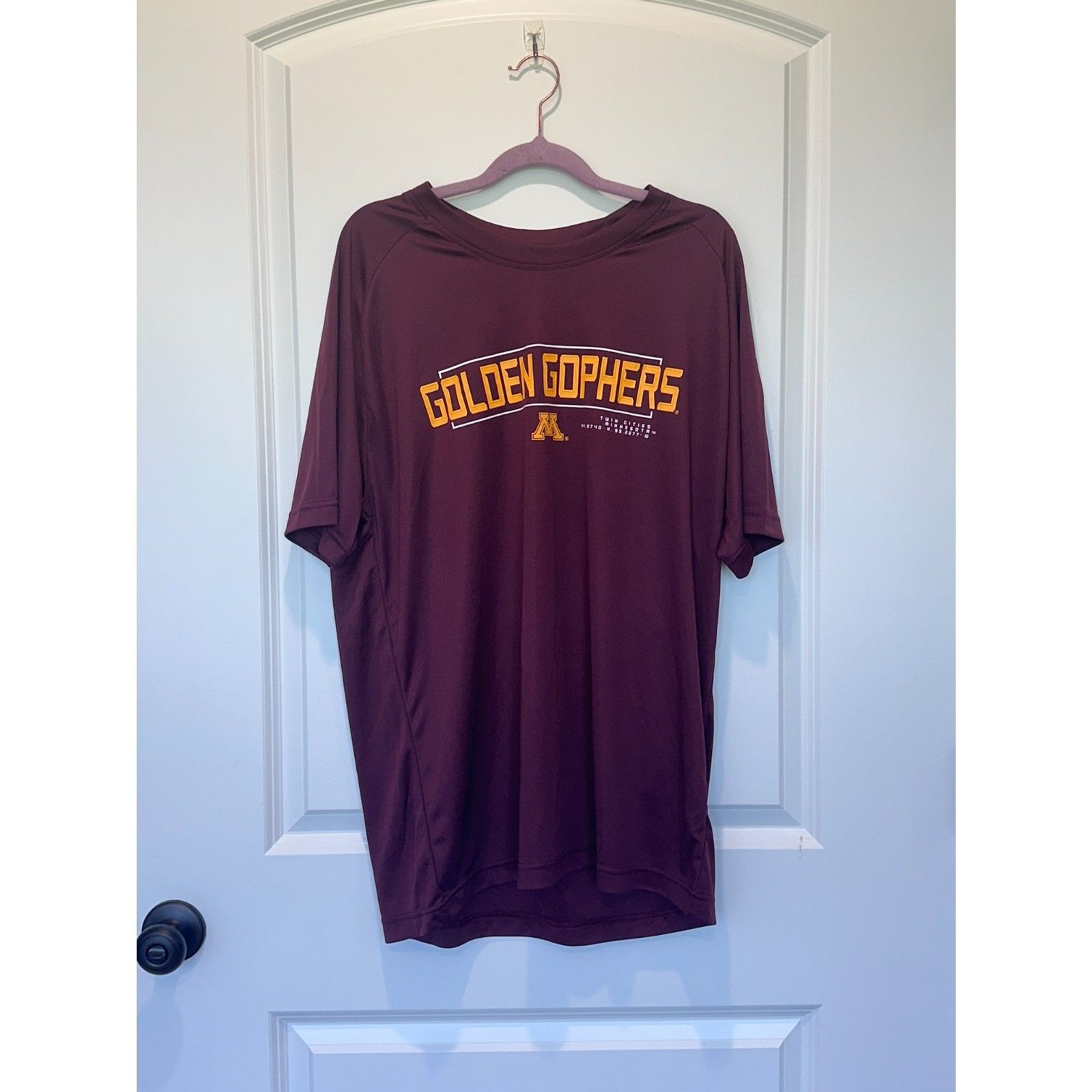 NWT Rivalry Threads Minnesota Golden Gophers Burgundy T-Shirt Size Large gallery