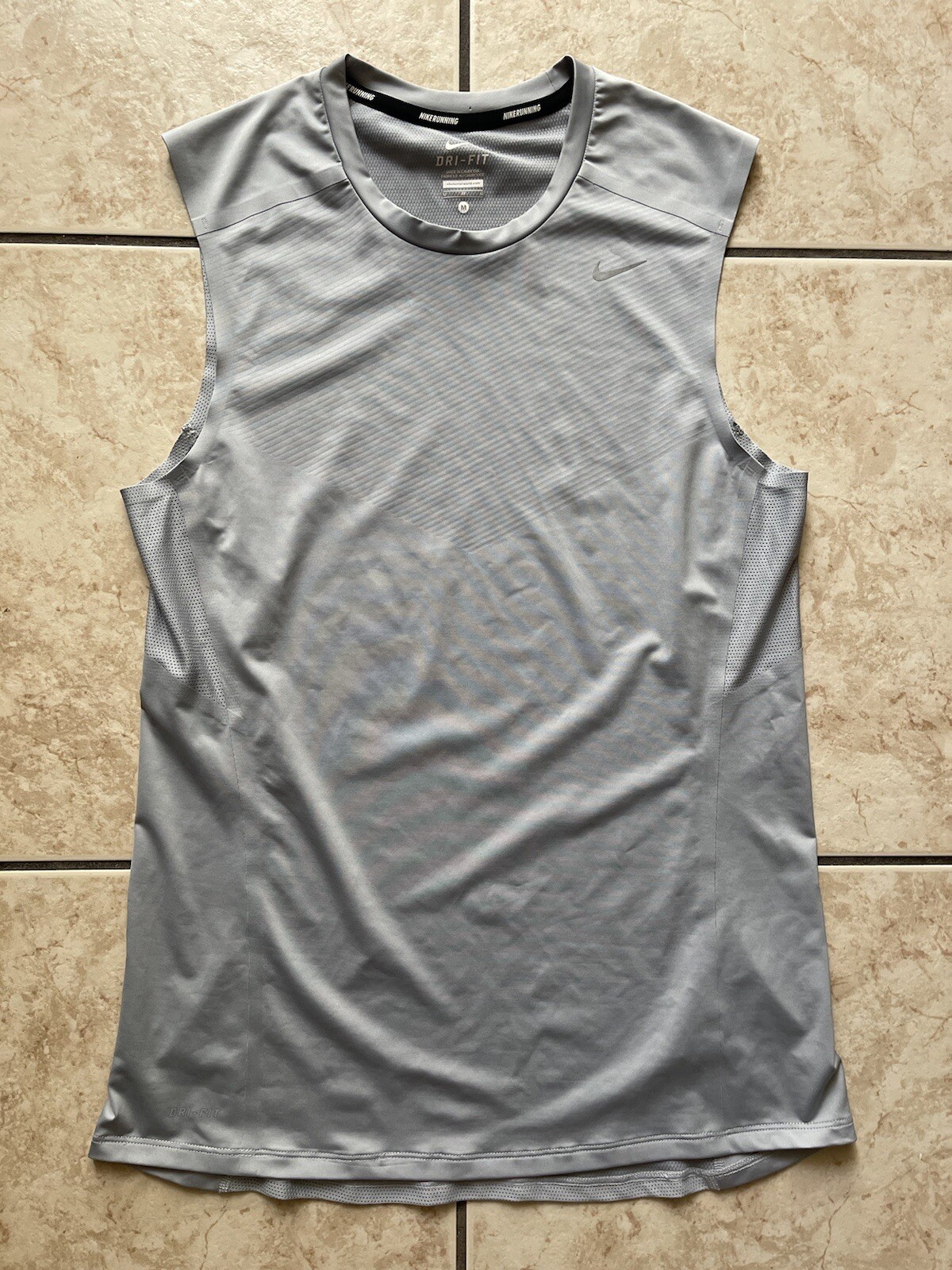 Nike Running Men’s Sleeveless Gray T-Shirt Medium Sports Training Exercise Top gallery