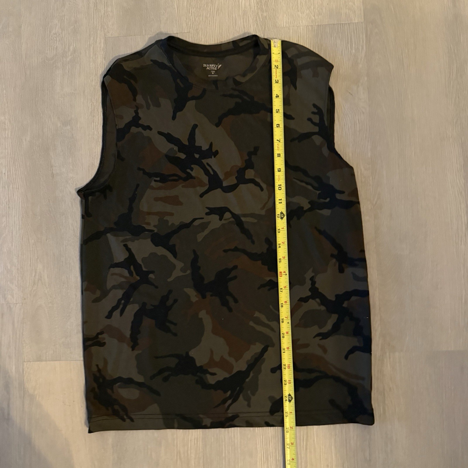 Old Navy Active Men’s Medium Camo Sleeveless Performance Tank Top Athletic Gym M gallery