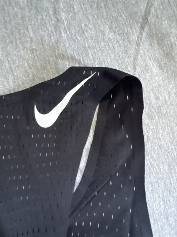 Men’s Nike AeroSwift Dri-FIT ADV Running Tank Top Black FN4231-010 L gallery