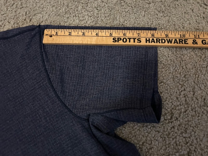 Lululemon Men’s Short Sleeve T-Shirt Size Large Gray & Silver Weave -EUC gallery