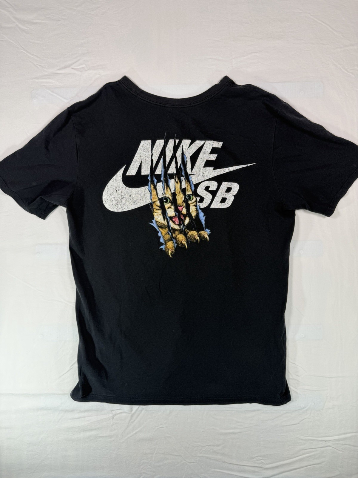 Nike SB Ripping Cat Graphic T-Shirt Men’s Medium Black Dri-FIT Skate Tee gallery