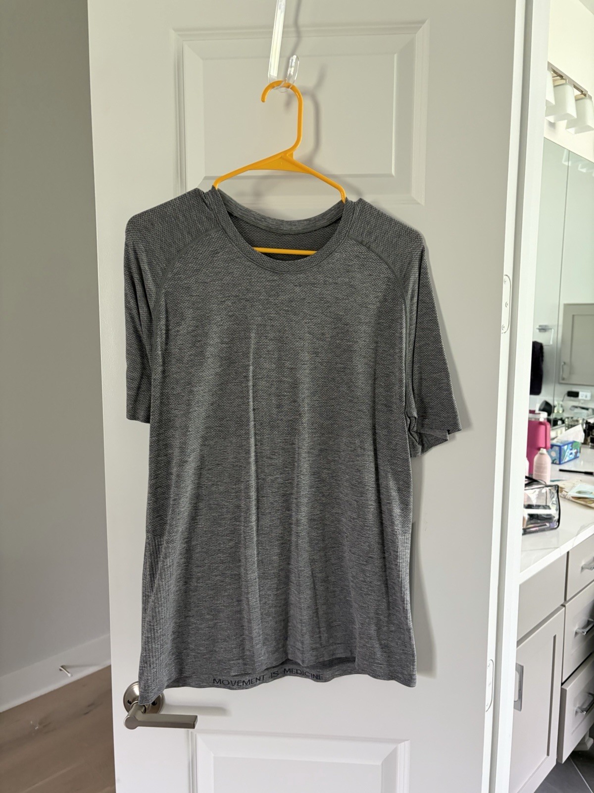 Lululemon Men's Metal Vent Tech Short Sleeve GUC. M. Dark Grey. gallery