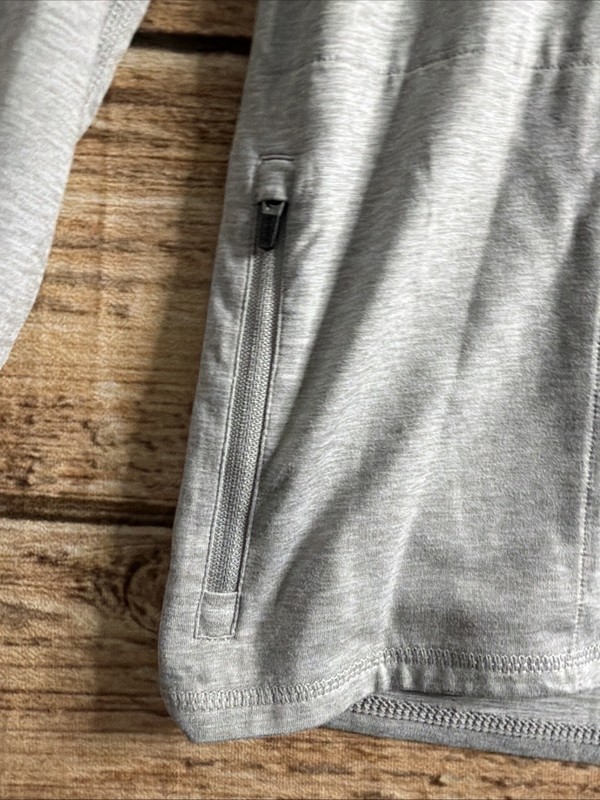 Vuori Shirt Mens Large Gray V221 Quarter Zip Performance Pocket Pullover Logo gallery