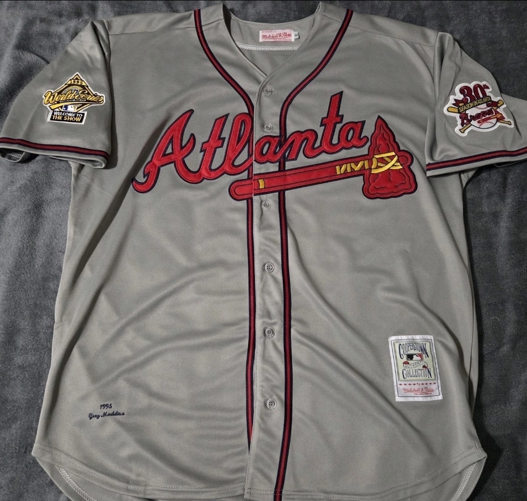 Fast Free Shipping! Medium Greg Maddux Atlanta Braves Stitched Jersey 31 1995 gallery