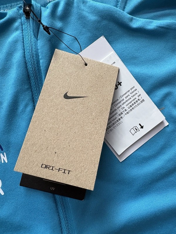 Nike Element Chicago Marathon 2025 1/4 Zip Top Blue Men’s Sz Small HQ4200-487 gallery