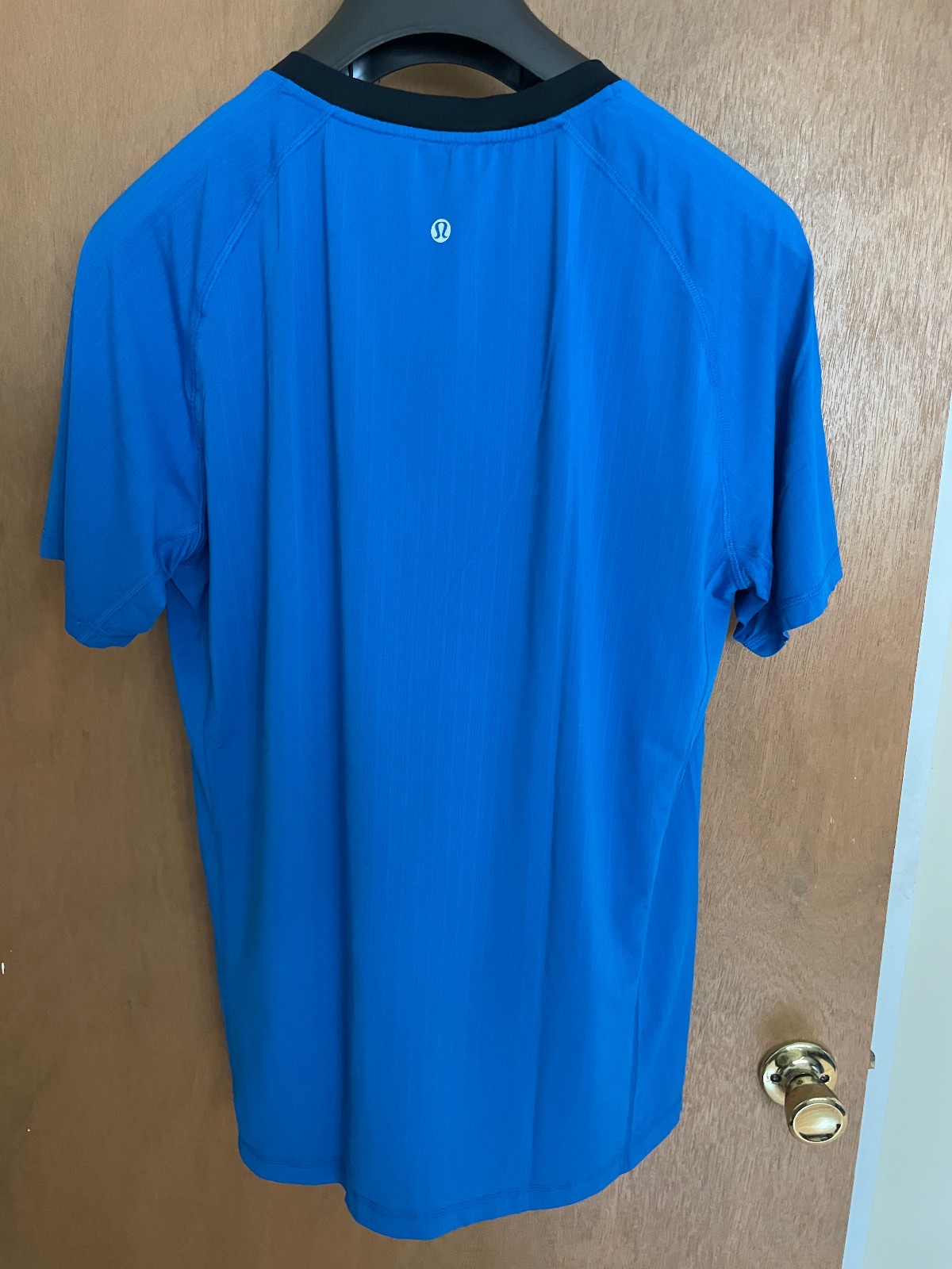 Lululemon Focus V Men's Short Sleeve Shirt - Lakeside Blue/Black XL gallery