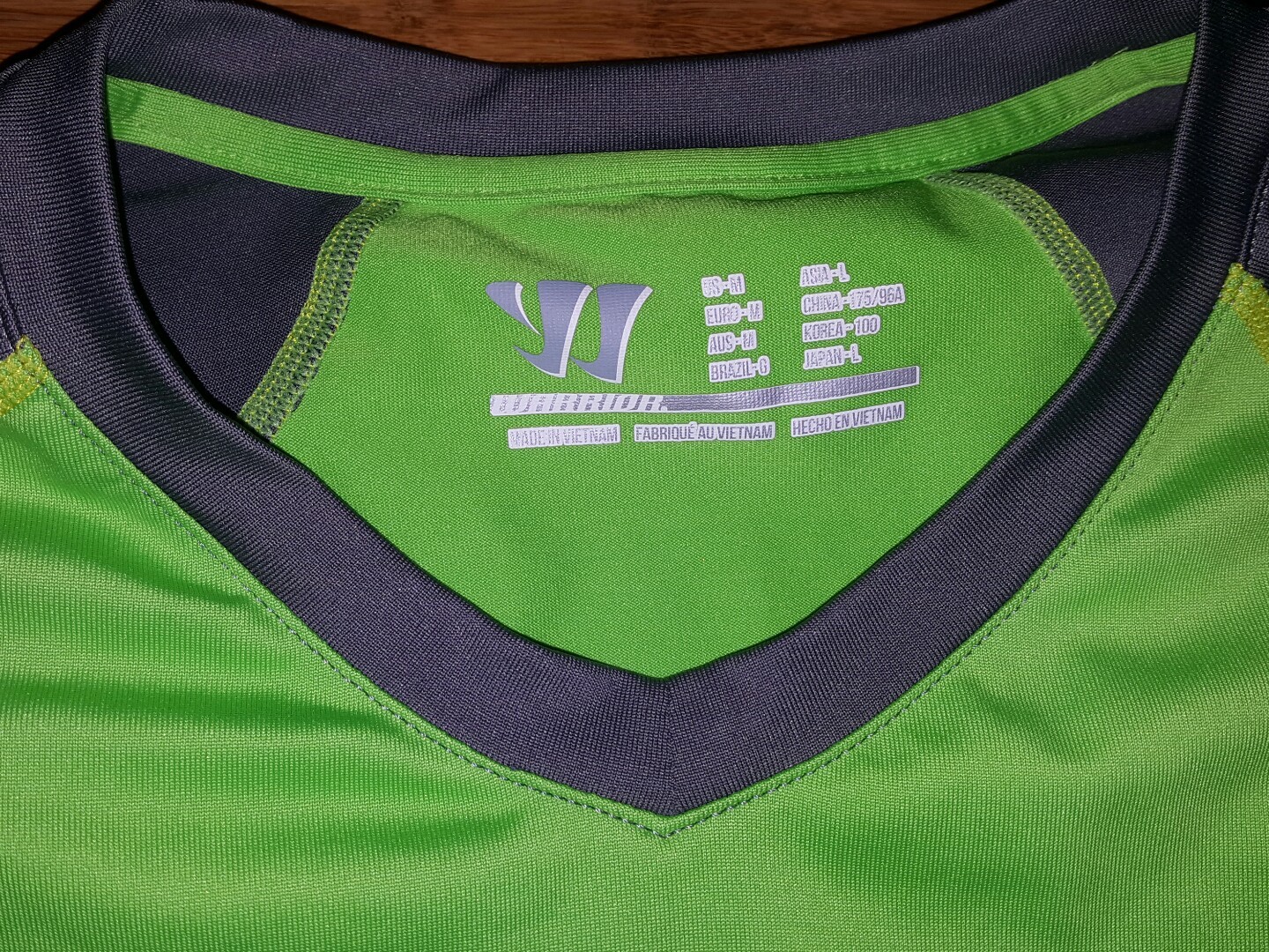 WARRIOR PERFORMANCE NB V-NECK T-SHIRT SIZE medium Spandex lacrosse gallery