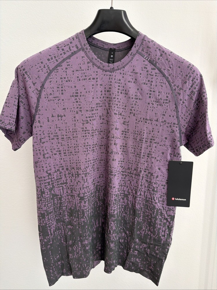 Lululemon Metal Vent Tech Short Sleeve 2.0 NET Size Medium CBTM/SKSR Purple
