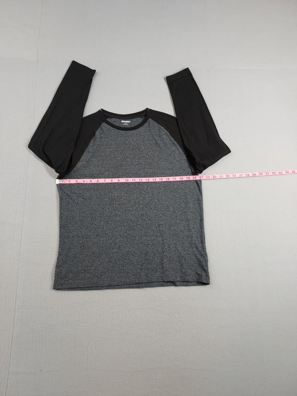 Old Navy Men Athletic Top M Black Gray Crew Neck Long Raglan Sleeve Logo Active gallery