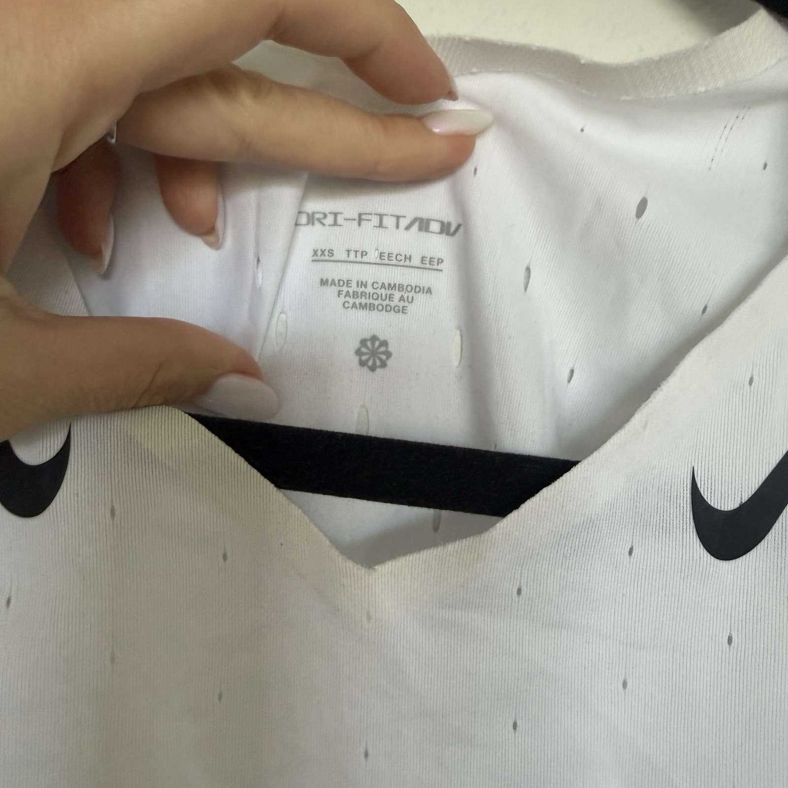 Nike Dri-FIT ADV White V-Neck Sleeveless Breathable Mesh Running Tank Men's XXS gallery