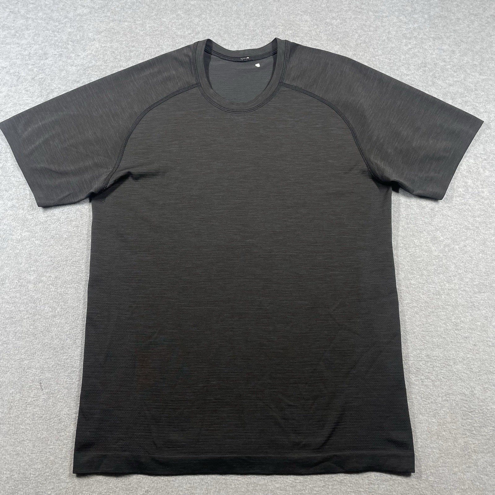 Lululemon Metal Vent Tech Performance Top Mens Medium Black Short Sleeve Solid gallery