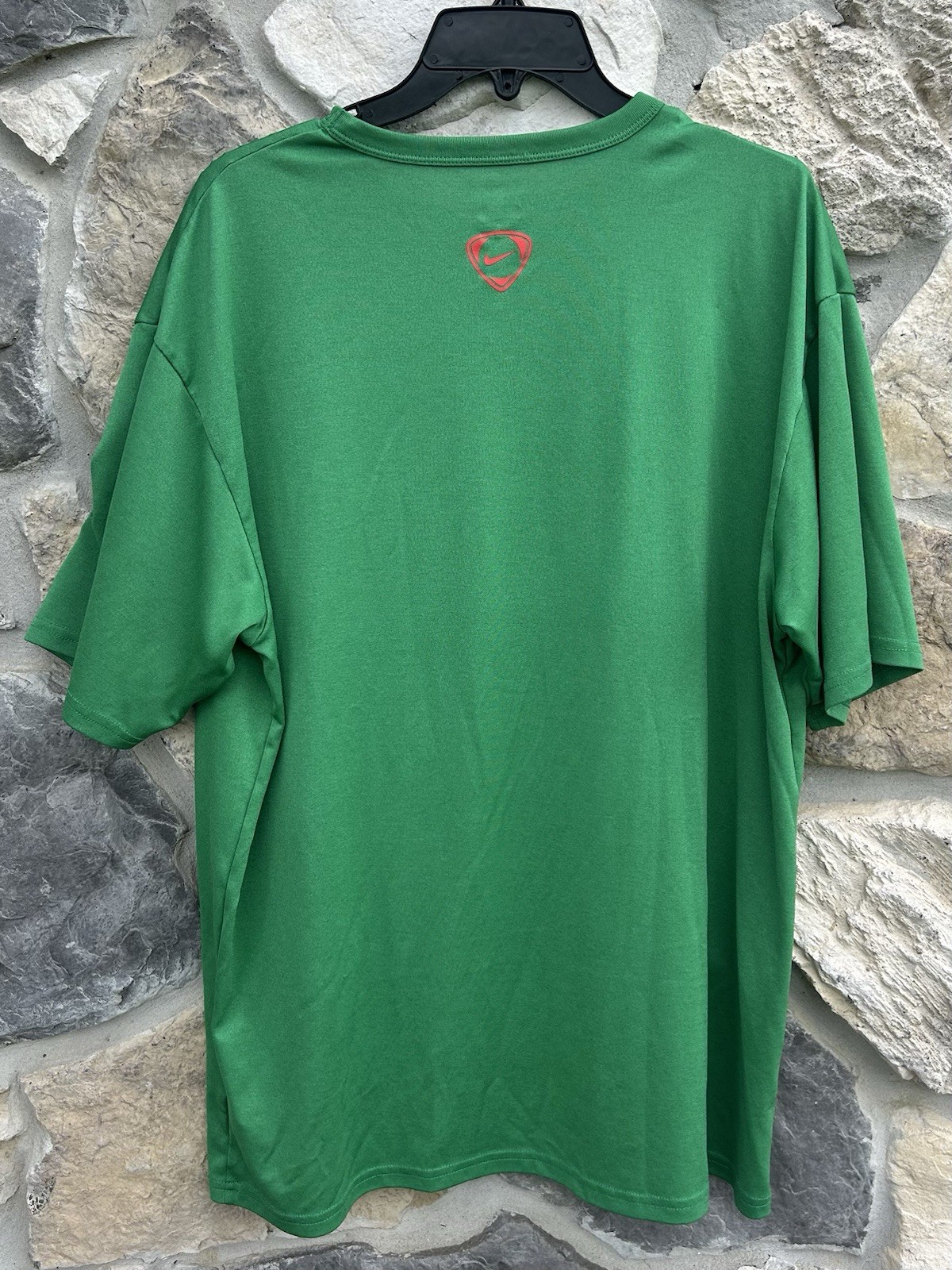 Nike Fit Dry Mens Shirt Size M Futbol Soccer Green Red Performance Lightweight gallery