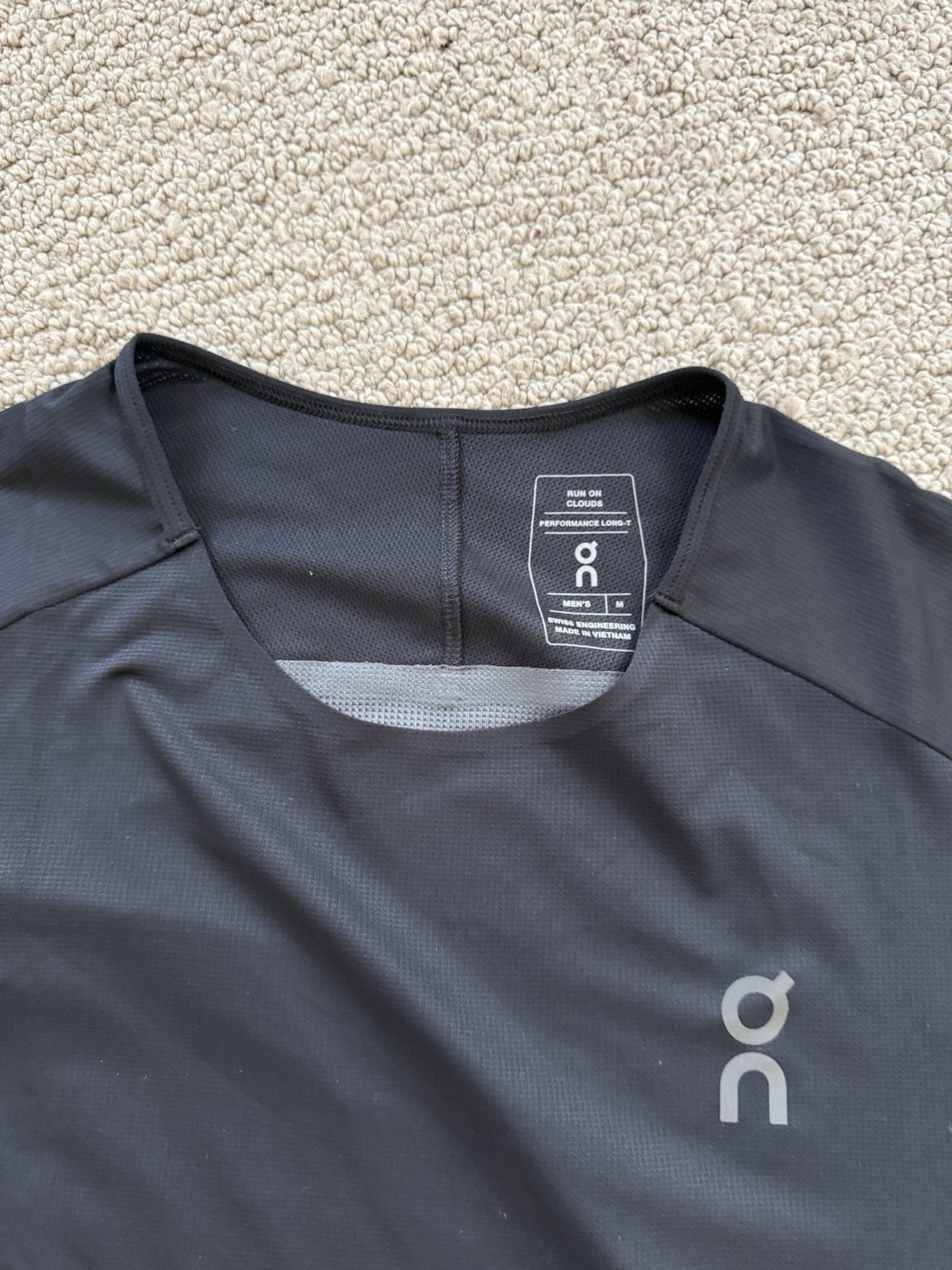 On Running Performance Long Sleeve T Black Men’s Medium NWT (retails $90) gallery