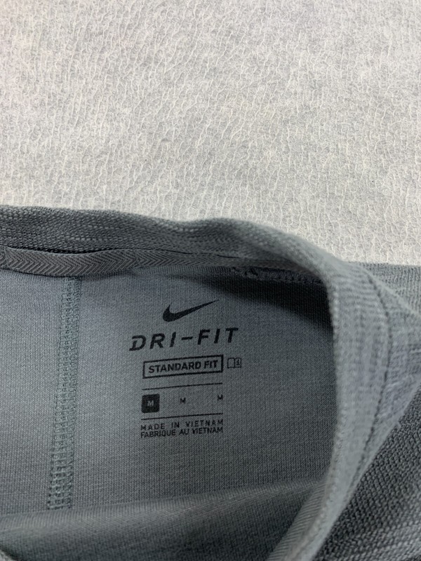 Nike Dri Fit Standard Fit Cotton Blend Athletic Shirt Sweatshirt (Men's Medium) gallery