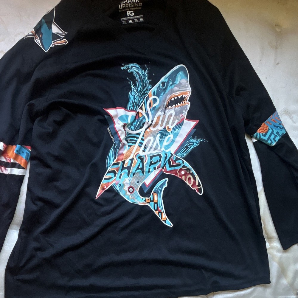 Franklin Group Shark Uprising Men’s XL Long Sleeve Crew Neck Fishing Graphic Tee