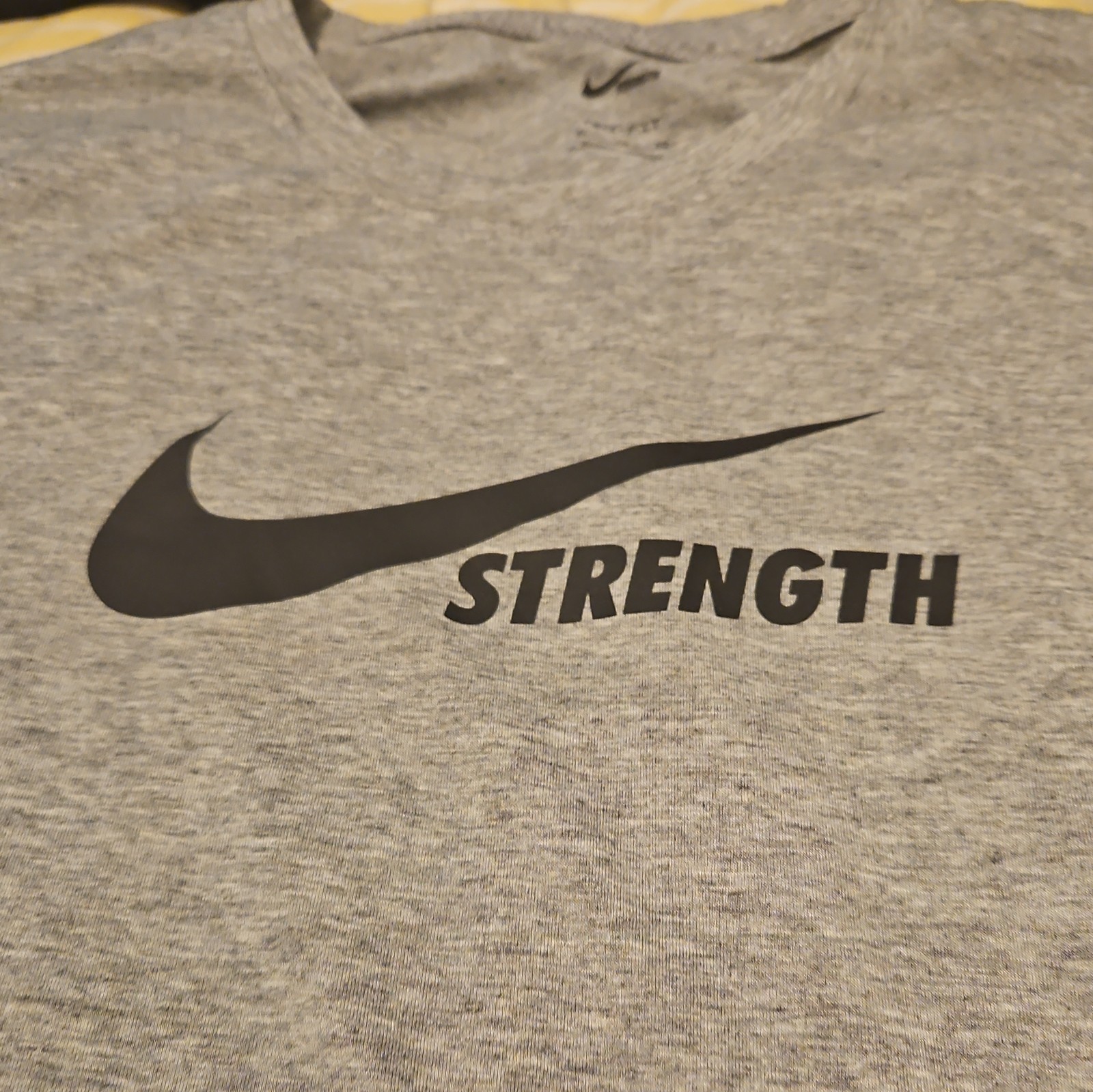 Nike Men’s Gray Solid Polyester Dri-FIT Logo Crew Neck Regular Fit T-Shirt XL gallery