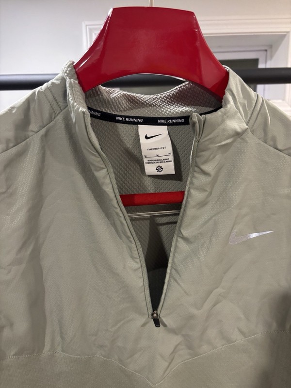 Medium Nike Sphere Element Medium M Therma-FIT Water-Repellent 1/2-Zip Running gallery