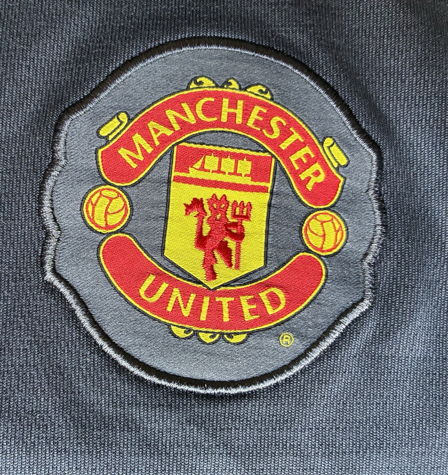 Nike DriFIT Manchester United Gray Long Sleeve Crew Neck Pullover Jersey L 23x28 gallery