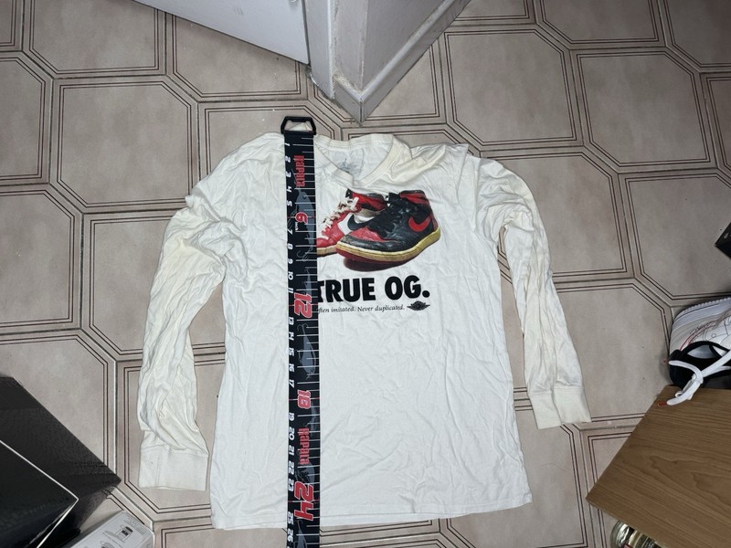 Nike Air Jordan 1 True OG Long Sleeve White Shirt Men Size Medium USED gallery