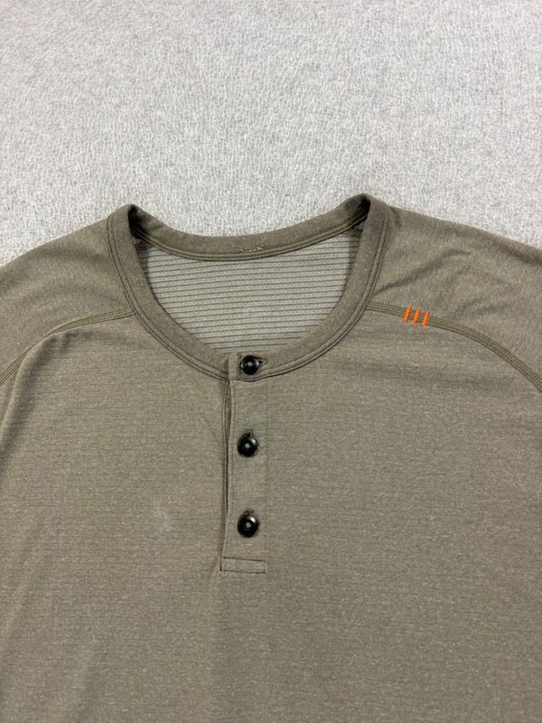 Lululemon Performance Long Sleeve Henley Polo Shirt (Men's XL) Green gallery