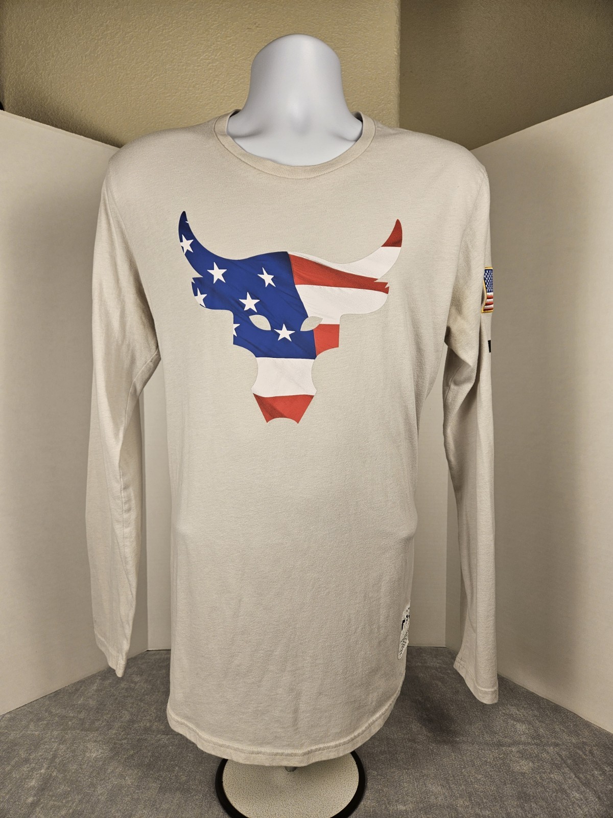 Under Armour Project Rock USA Long Sleeve Shirt Mens LG Tan Flag Bull gallery