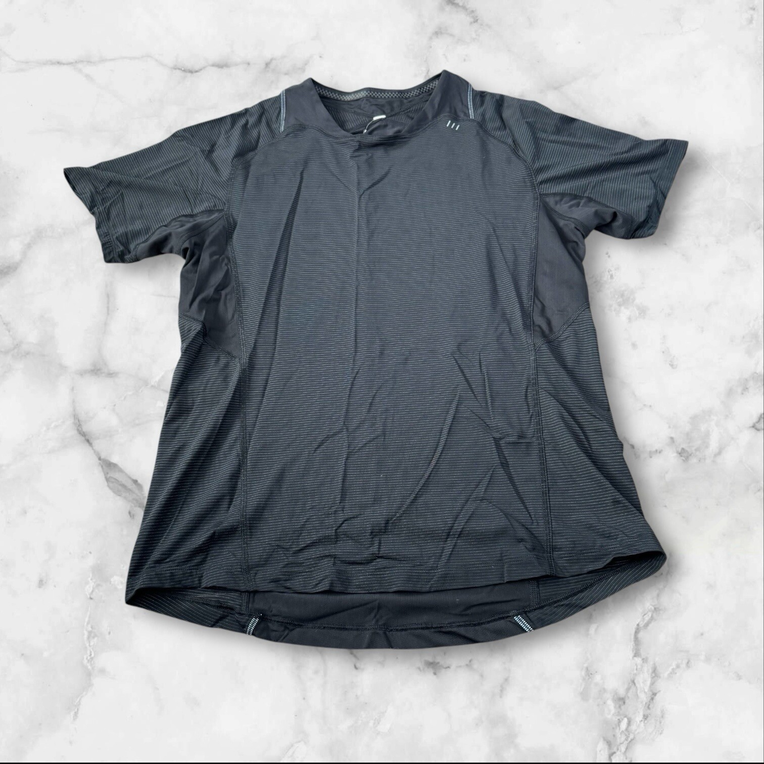 Lululemon Short Sleeve Square Neck T-Shirt Sz Small Black Men gallery