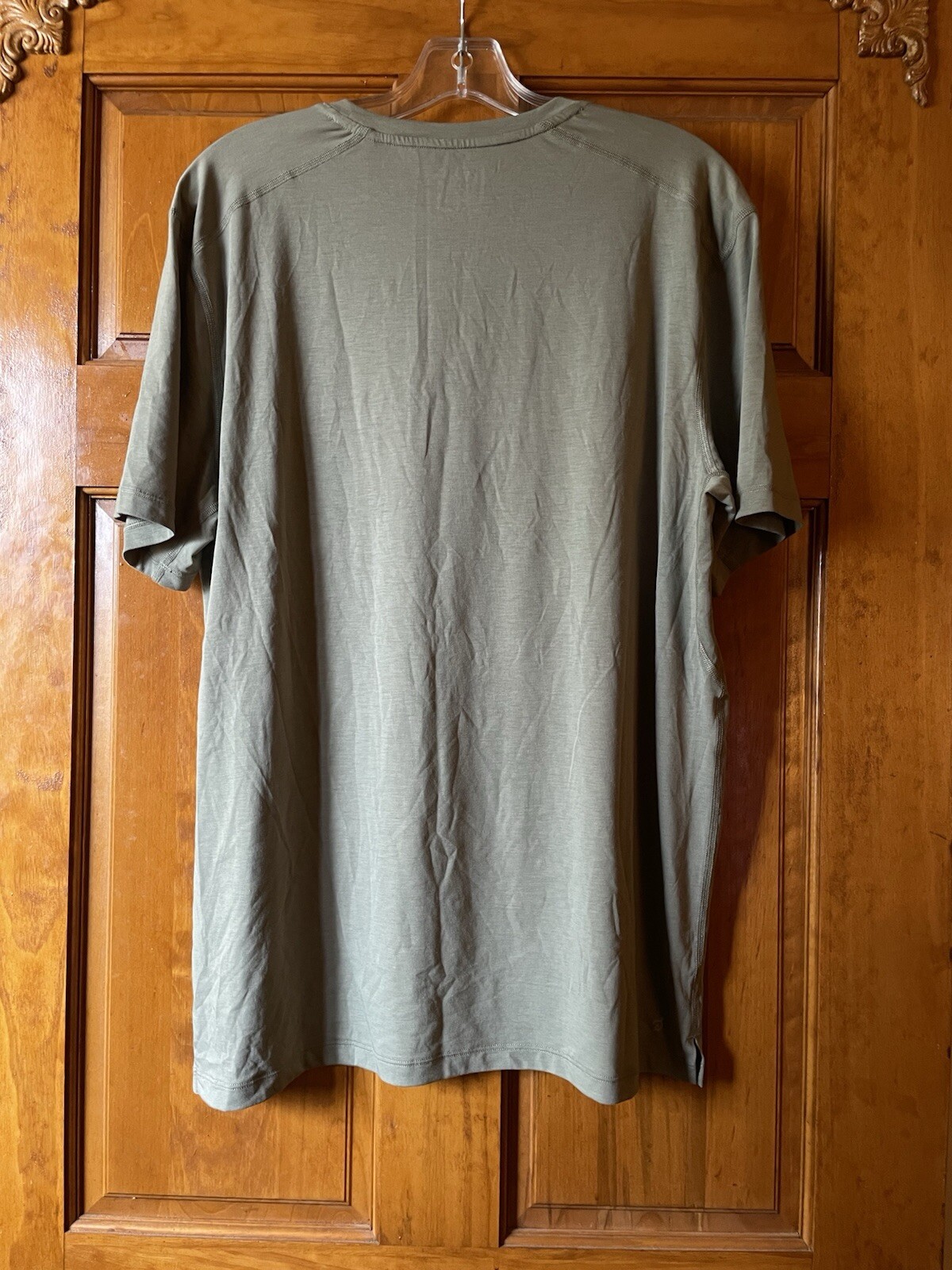 Peloton Men’s T-Shirt Logo Tech Greenish Grey Super Soft Quality Material Size L gallery