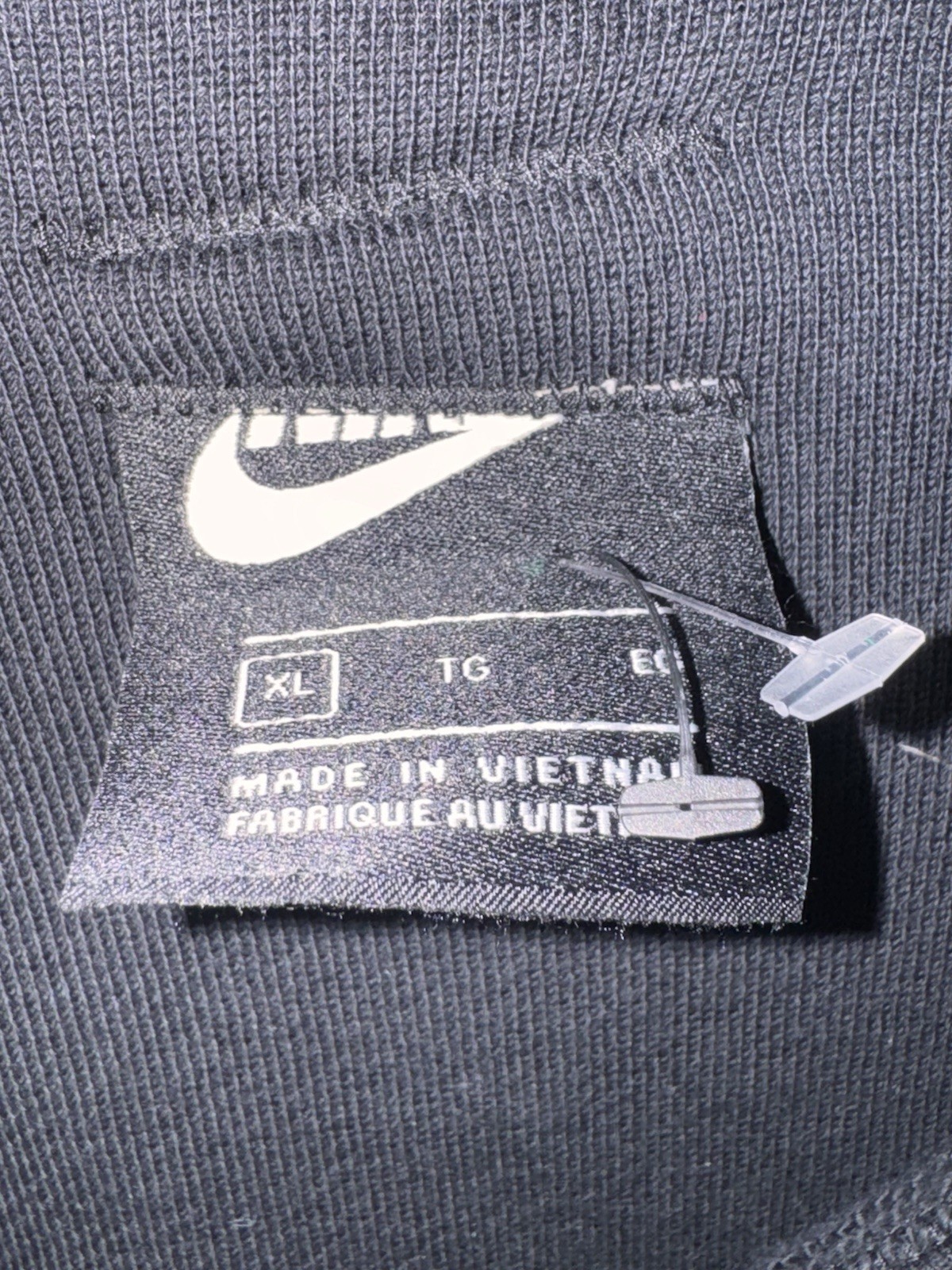 Nike NSW Pullover Hoodie Men’s XL Black Blackout Logo Arm Zip Pocket CU3797-001 gallery