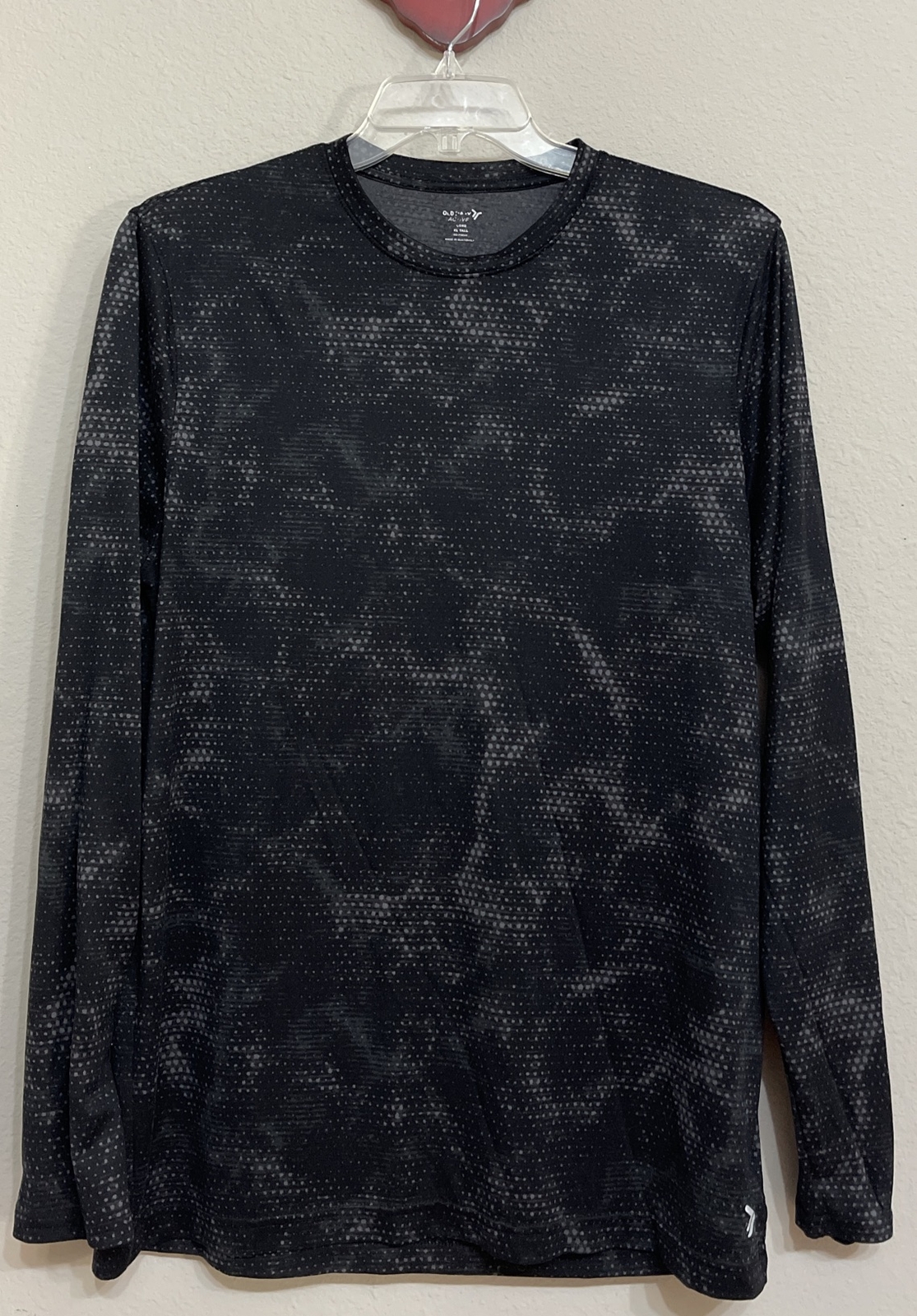Old Navy Active Mens - XL Tall - Black Core Go-Fresh Long-Sleeved Tshirt! A3132 gallery