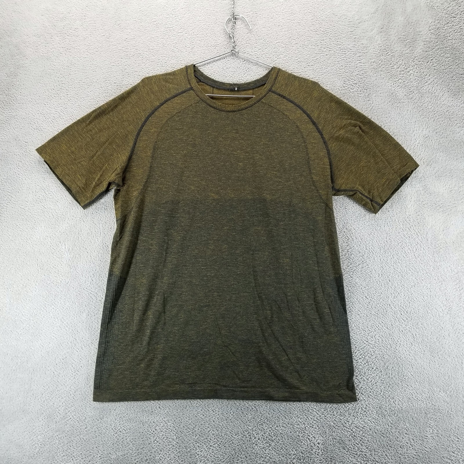 Lululemon Shirt Mens M Green Metal Vent Tech Gym Workout Performance gallery