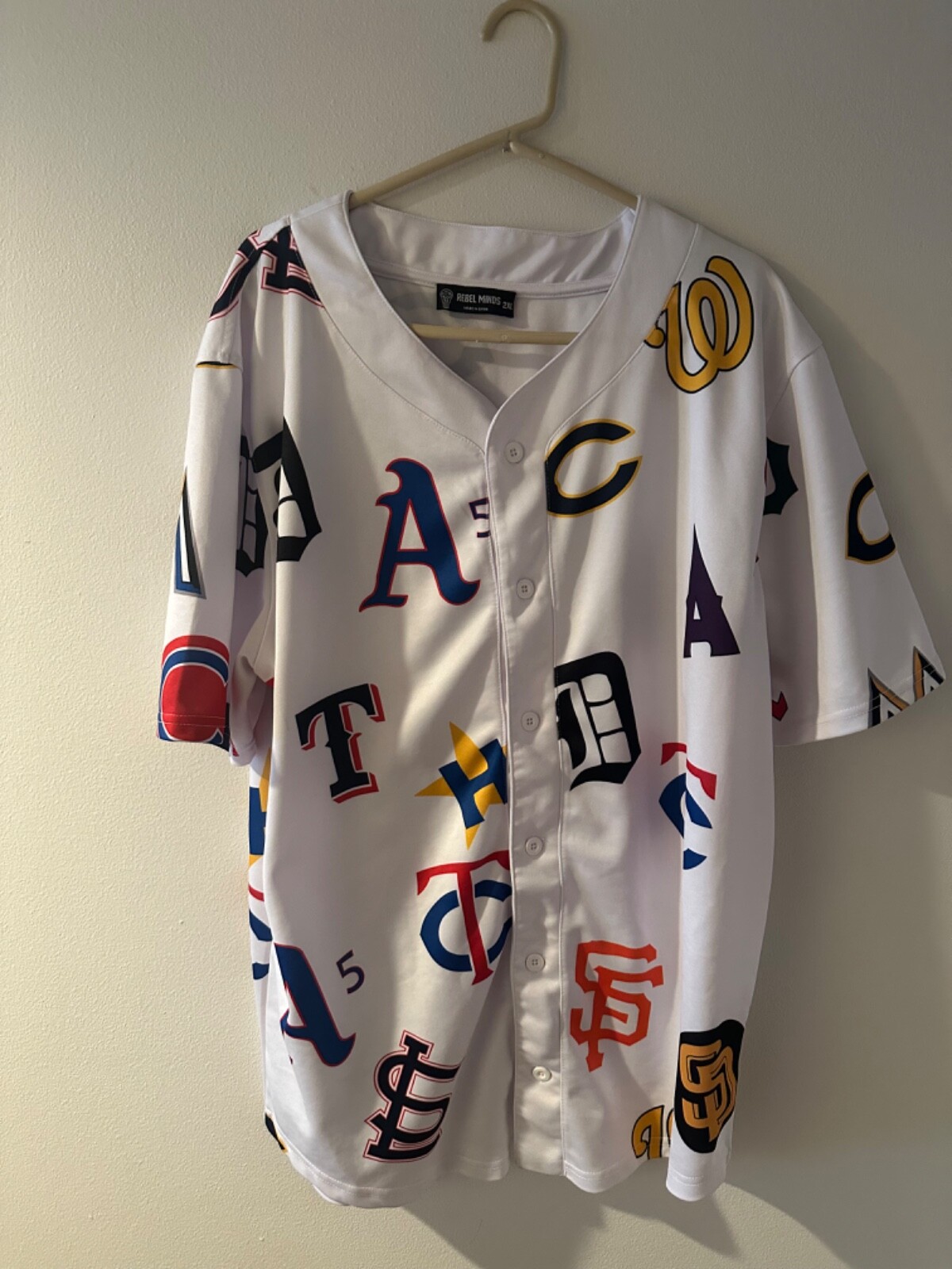 Rebel Minds Mens size 2XL MLB Baseball Team Logos All Over White Jersey Shirt gallery