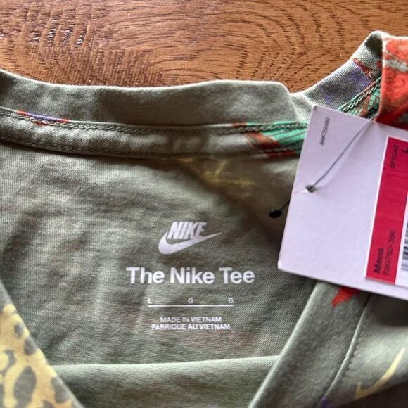 Men's large green New with tag Nike Tee SPTCAS swoosh just do it gallery