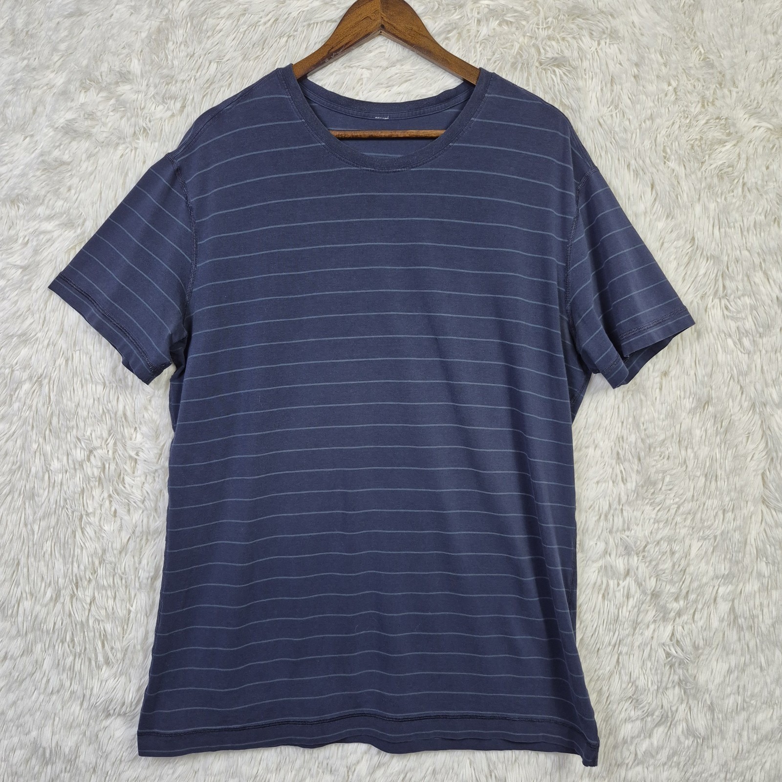 Lululemon 5 Year Basic T Vitasea Fabric Size XL Striped Navy Athleisure gallery