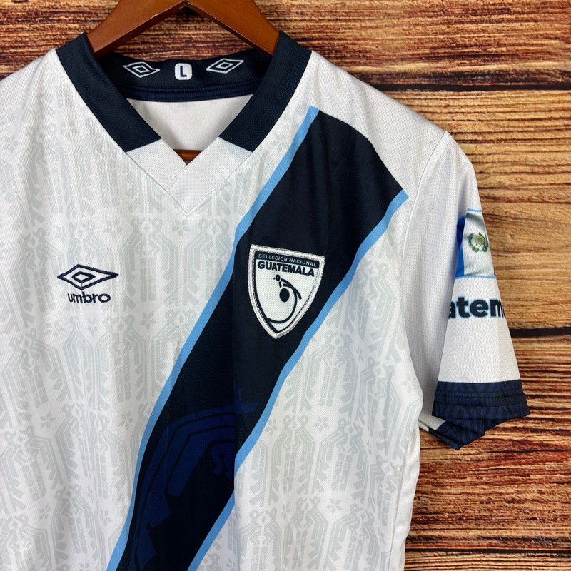 Umbro Guatemala National Team White / Home Soccer Jersey size Men's Large gallery