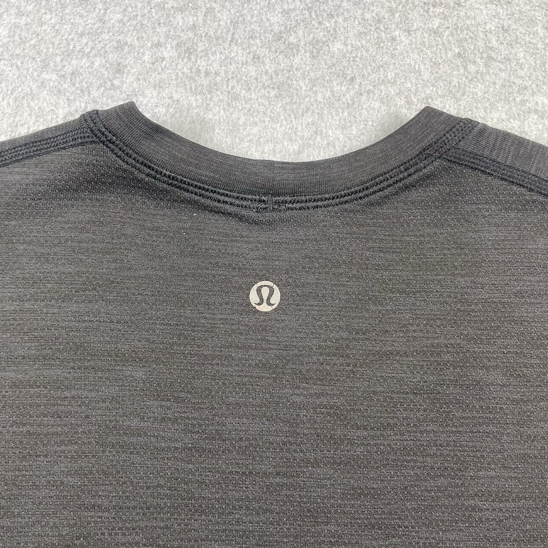 Lululemon Metal Vent Tech Performance Top Mens Medium Black Short Sleeve Solid gallery