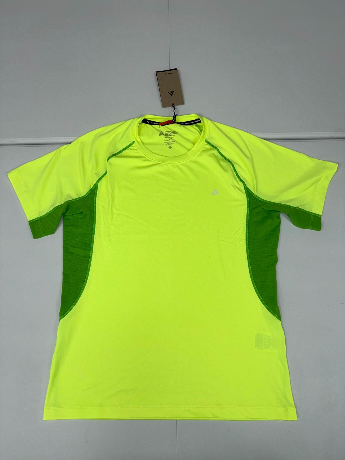Nike ACG Dri Fit Short Sleeve Base Layer Top Mens Medium Green Sweat Wicking gallery