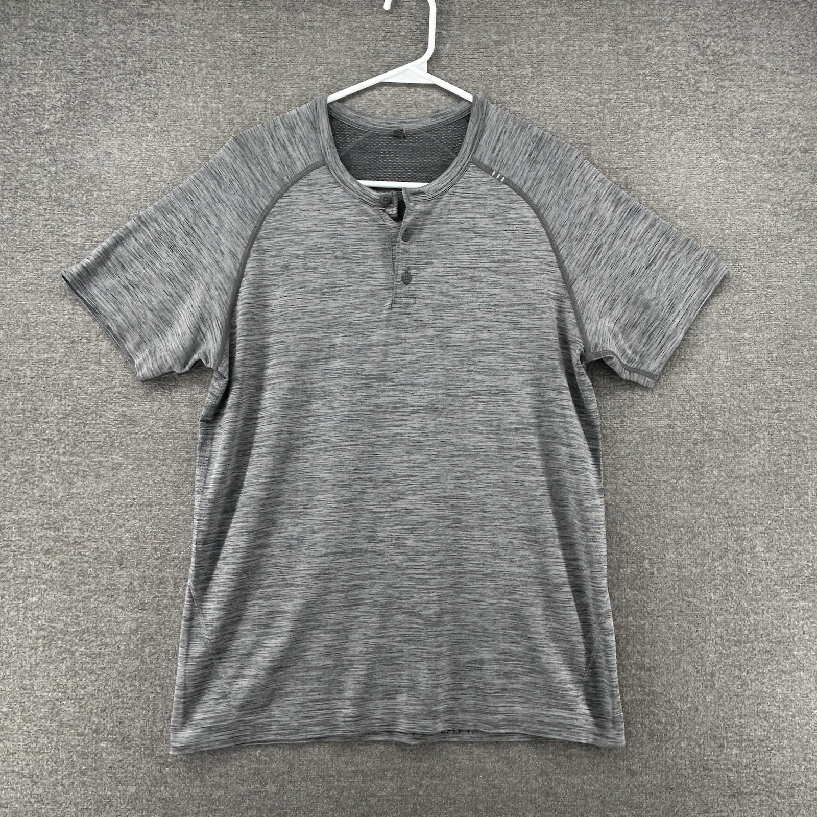 Lululemon Metal Vent Tech Short Sleeve Shirt Men Size Medium Gray Activewear gallery