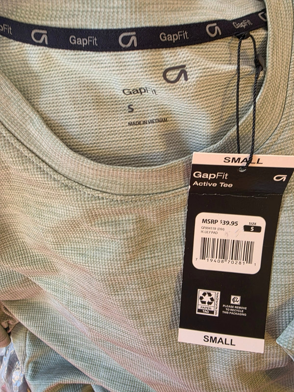 GapFit Active Tee Men’s Small NWT Green Heather Performance Moisture Wicking gallery